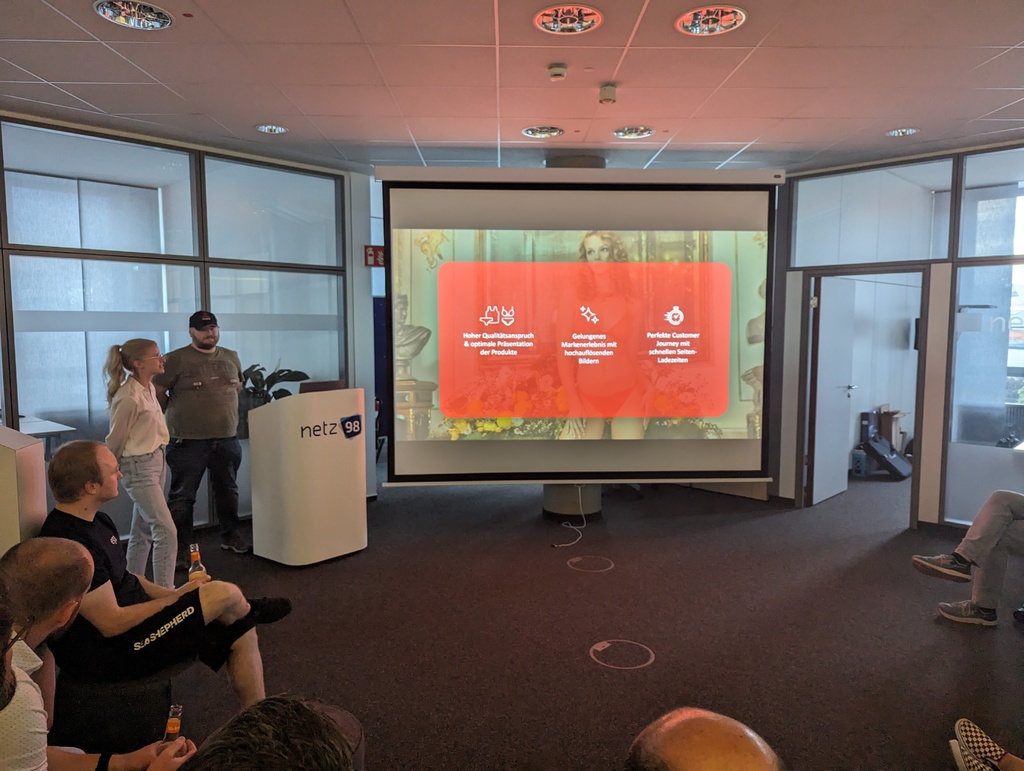 Hanna Winkler and Jens Richter introduce the client mey