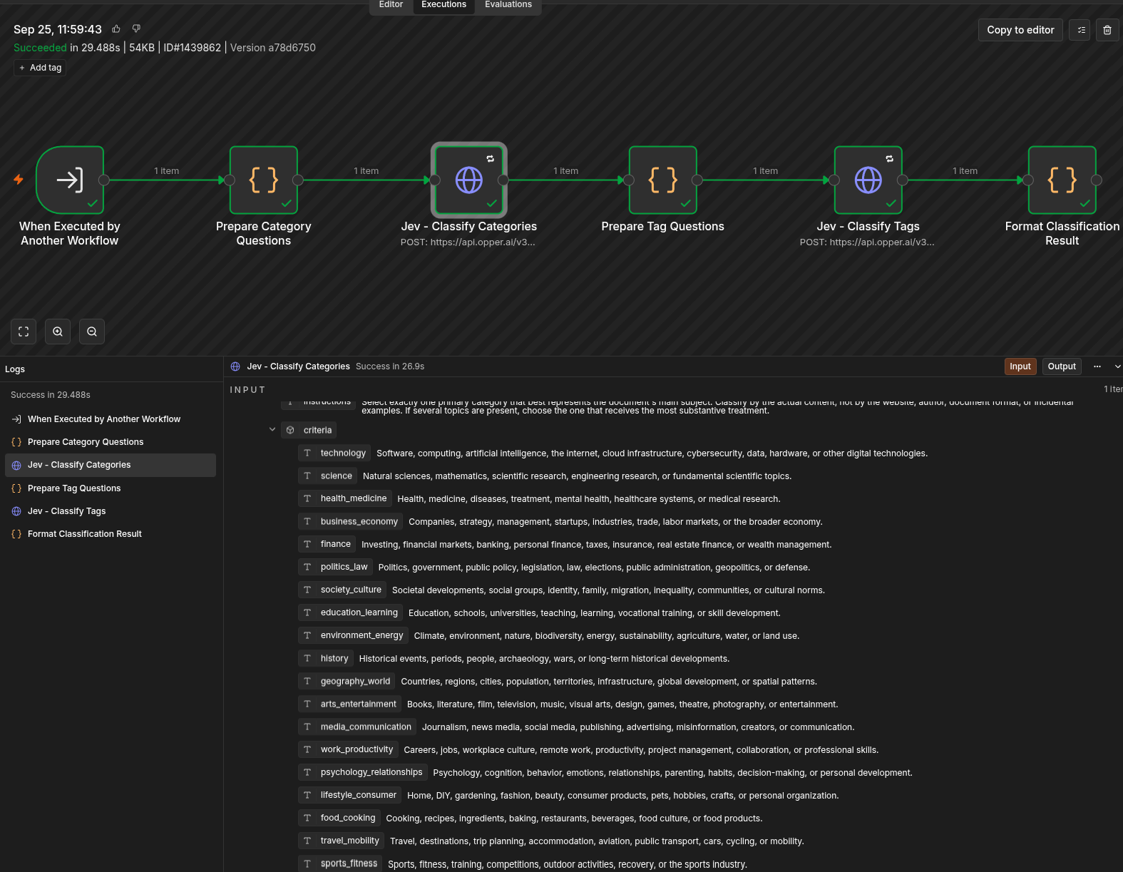 Ein Screenshot einer Benutzeroberfläche, die einen Workflow zeigt. Der Workflow umfasst Schritte wie das Vorbereiten von Fragen, das Klassifizieren von Kategorien und das Formatieren von Ergebnissen. In der rechten Spalte sind verschiedene Kategorien wie Technologie, Kunst, Wissenschaft und Sport aufgelistet.